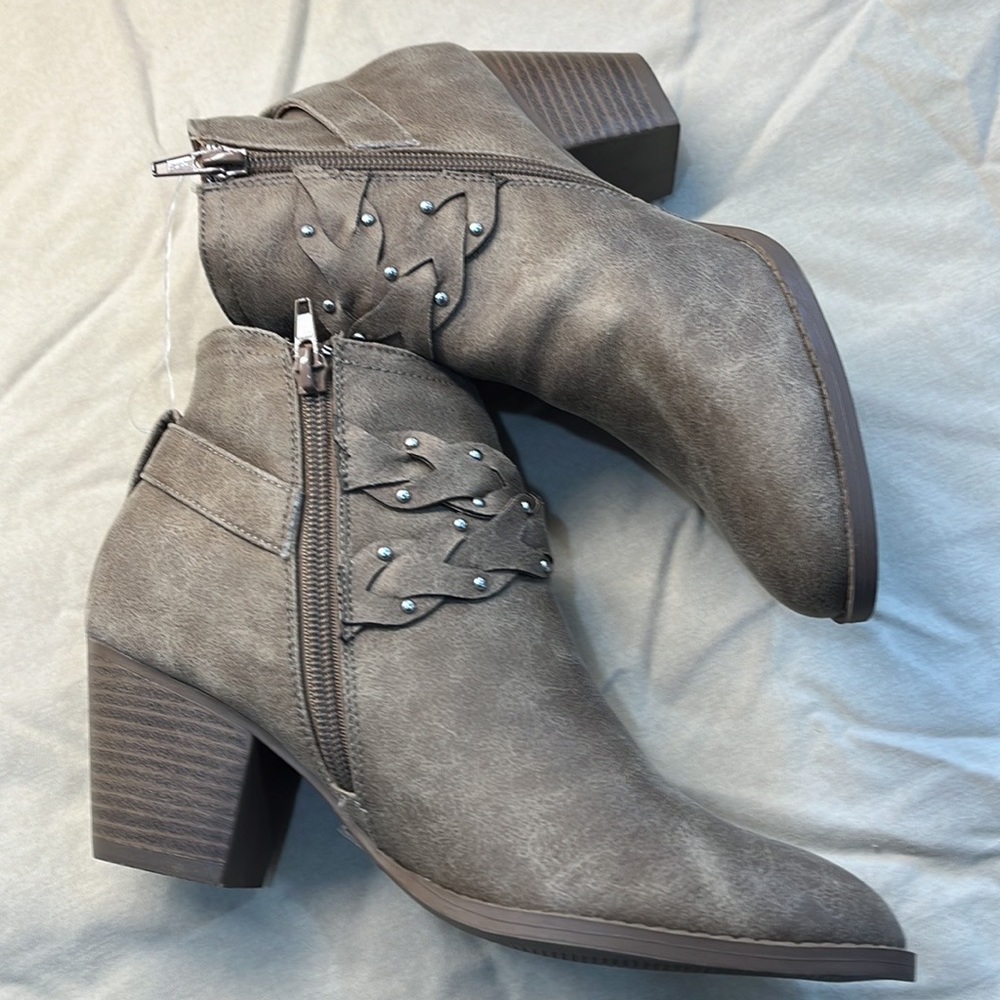 Fashionable Tan boots